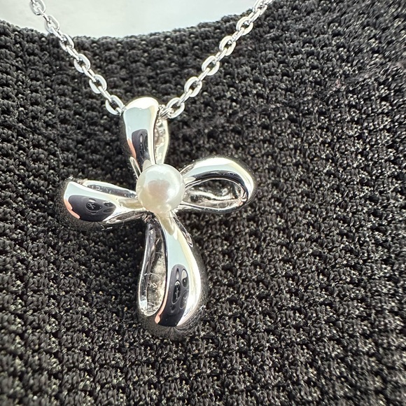 Authentic Mikimoto Cross with Pearl sterling silver .925 Necklace - Picture 2 of 9